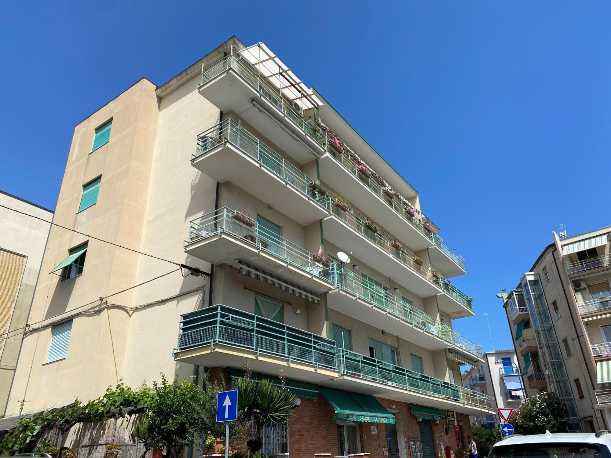 上阿尔比索拉Il Mare In Piazza公寓 外观 照片